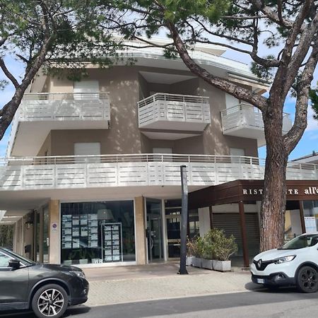 Residence Gallo - Walterigato Apartments Per Solo Famiglie Τζεσόλο Λίντο Εξωτερικό φωτογραφία